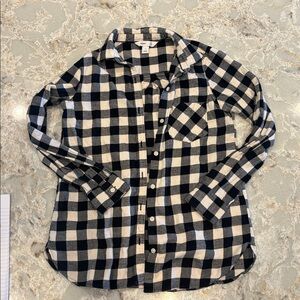 Old Navy long sleeve plaid women’s small in black and white